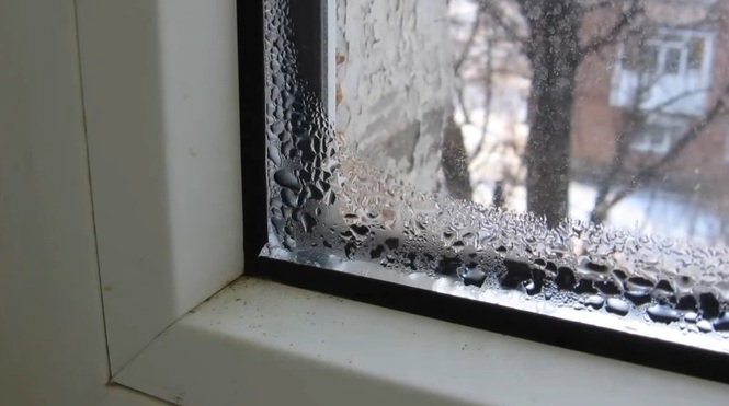 Конденсация воды на окнах
